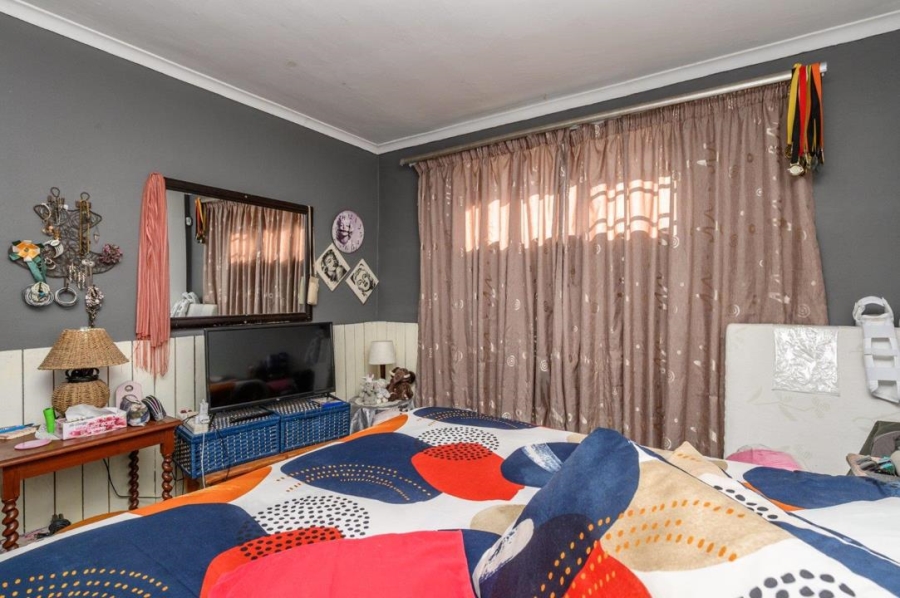 5 Bedroom Property for Sale in Van Riebeeck Hoogte Eastern Cape